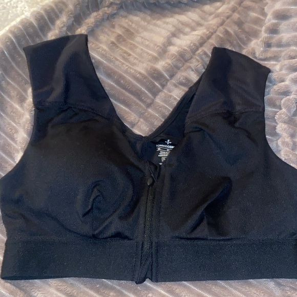 Black Tommie Copper Shoulder Support Sports Bra With Zipper, Size Medium - Picture 3 of 12
